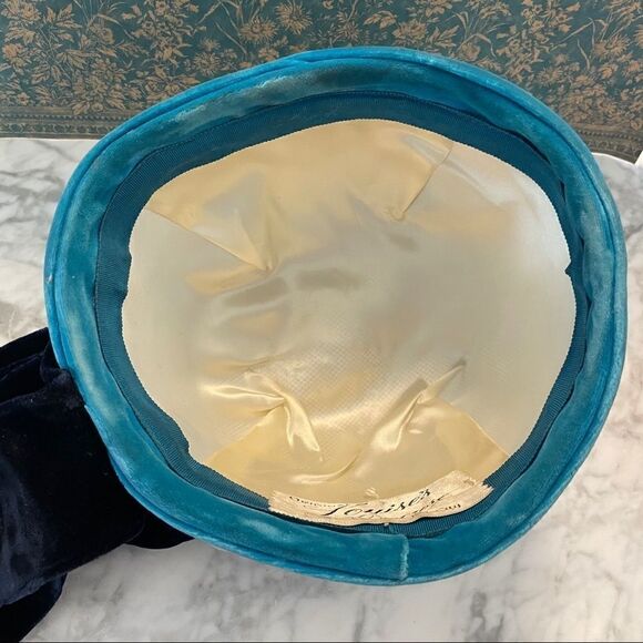 Vintage 40’s Tall Velvet Toque Hat - Picture 4 of 6